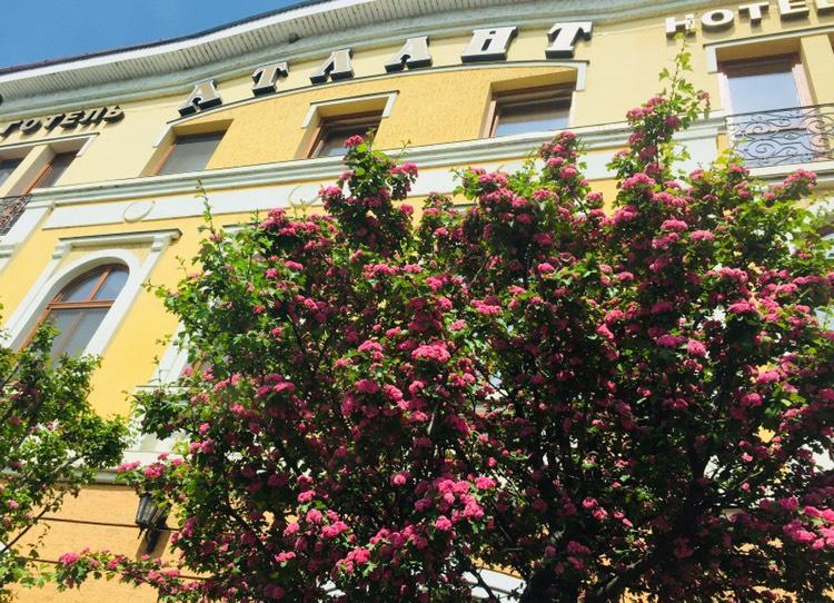 Atlant Hotel Uzhhorod Exterior photo